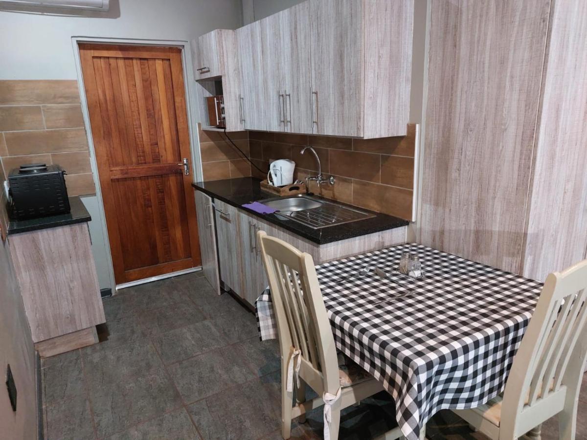 Wisteria Lane Guesthouse Postmasburg Zewnętrze zdjęcie