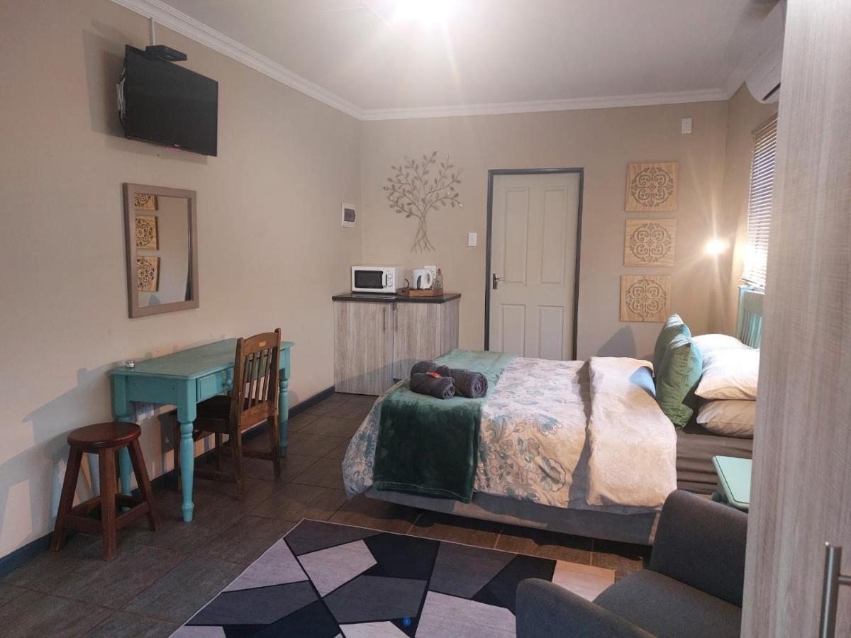 Wisteria Lane Guesthouse Postmasburg Zewnętrze zdjęcie