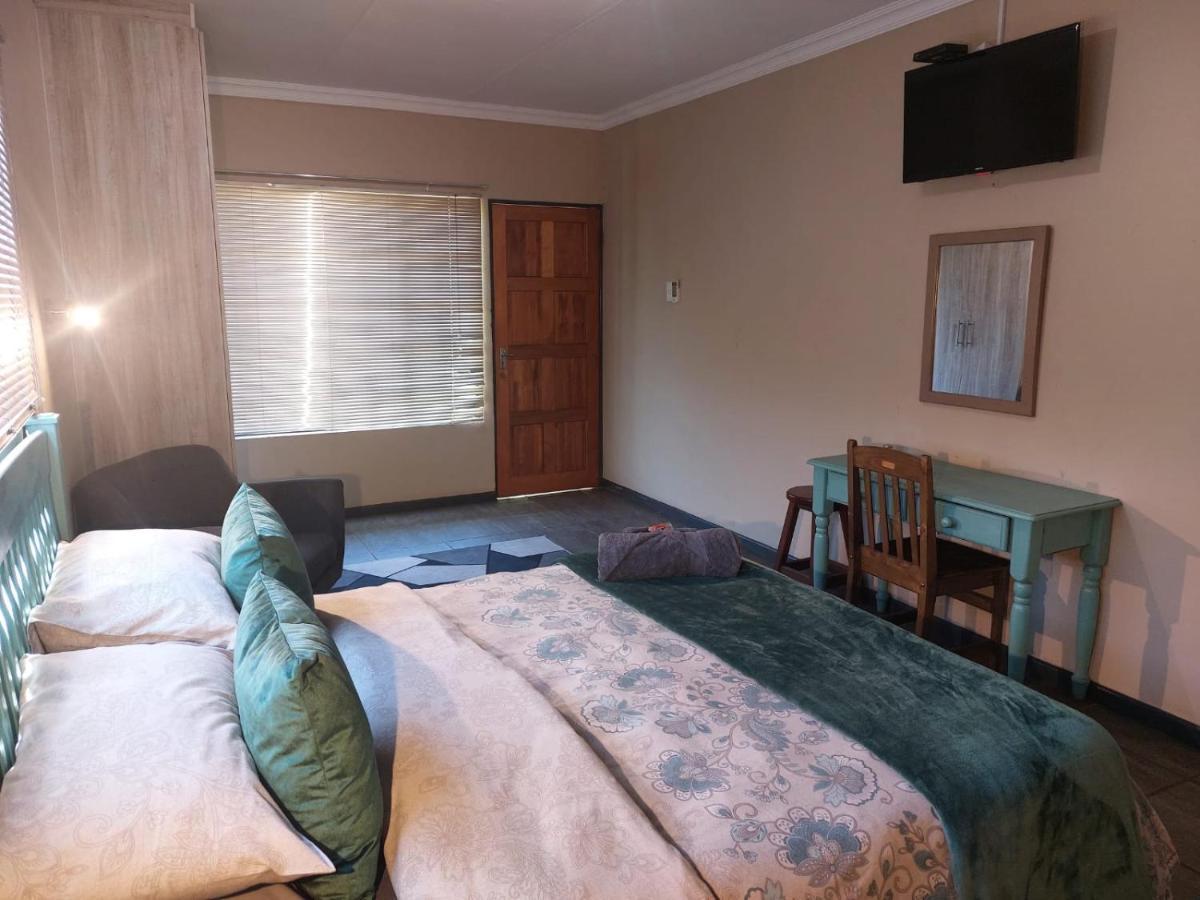 Wisteria Lane Guesthouse Postmasburg Zewnętrze zdjęcie