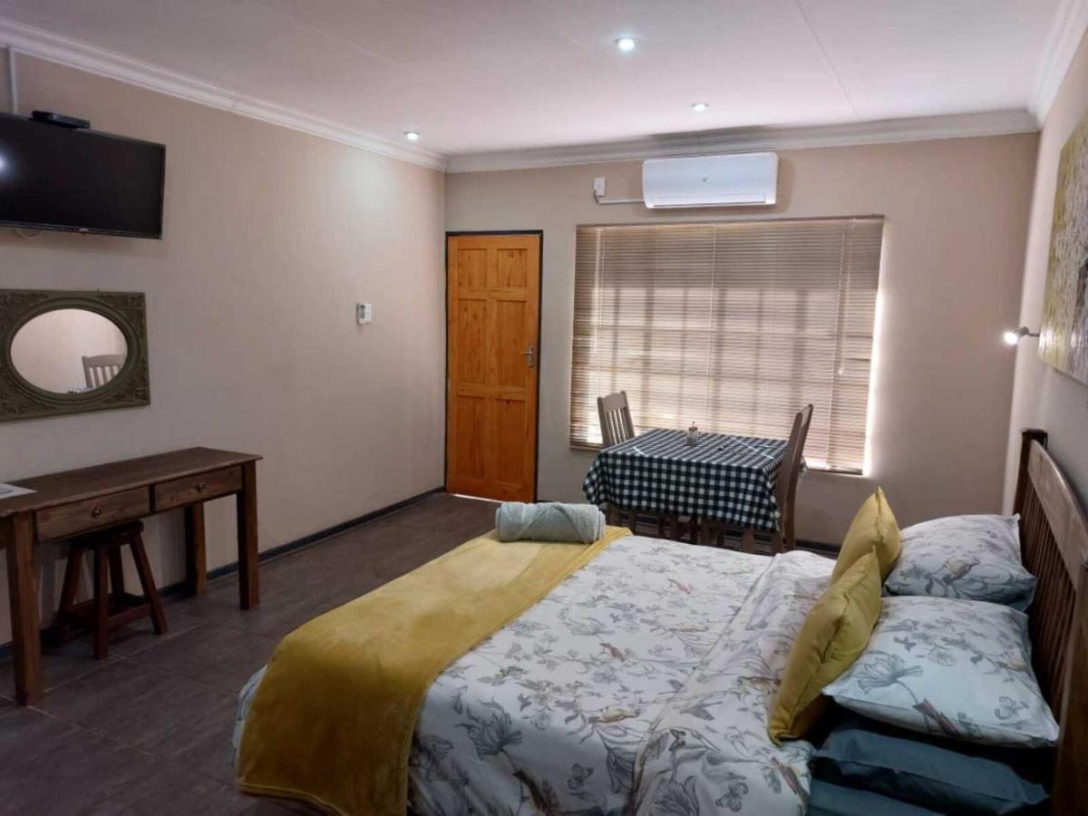 Wisteria Lane Guesthouse Postmasburg Zewnętrze zdjęcie