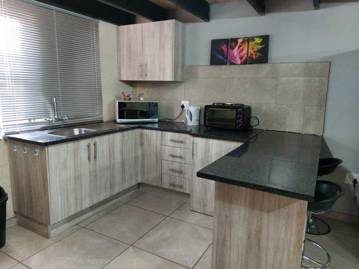 Wisteria Lane Guesthouse Postmasburg Zewnętrze zdjęcie