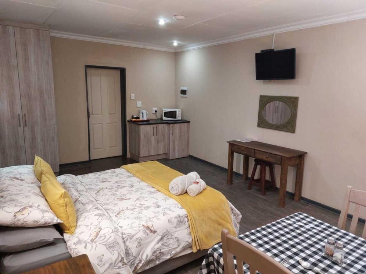 Wisteria Lane Guesthouse Postmasburg Zewnętrze zdjęcie