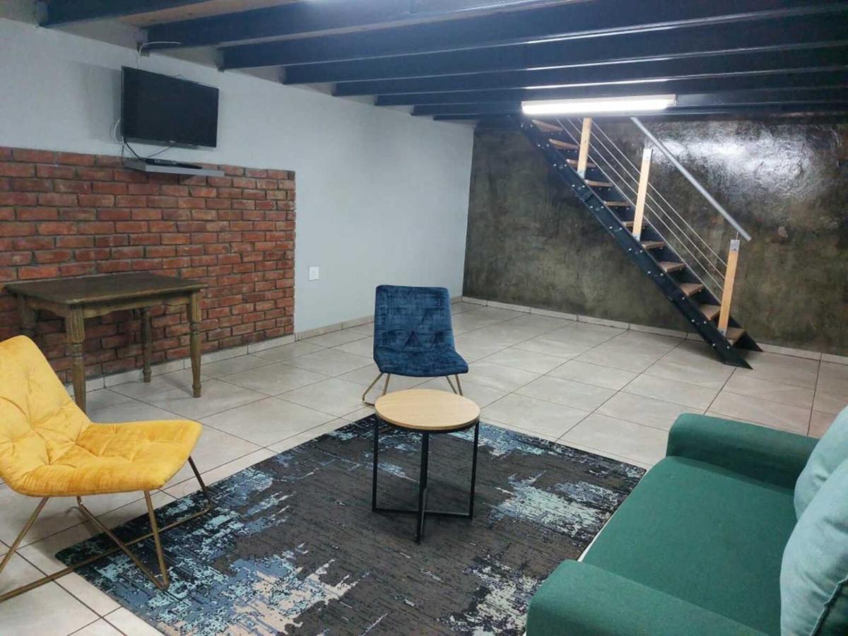 Wisteria Lane Guesthouse Postmasburg Zewnętrze zdjęcie
